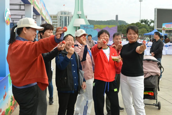 深圳市民为田阳小番茄点赞